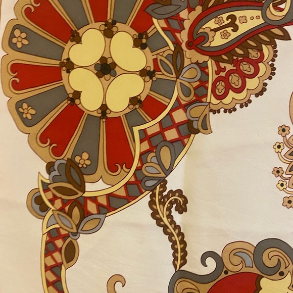 Hermès silk scarf, cream with red border. 36 x 36. - Picture 7 of 16